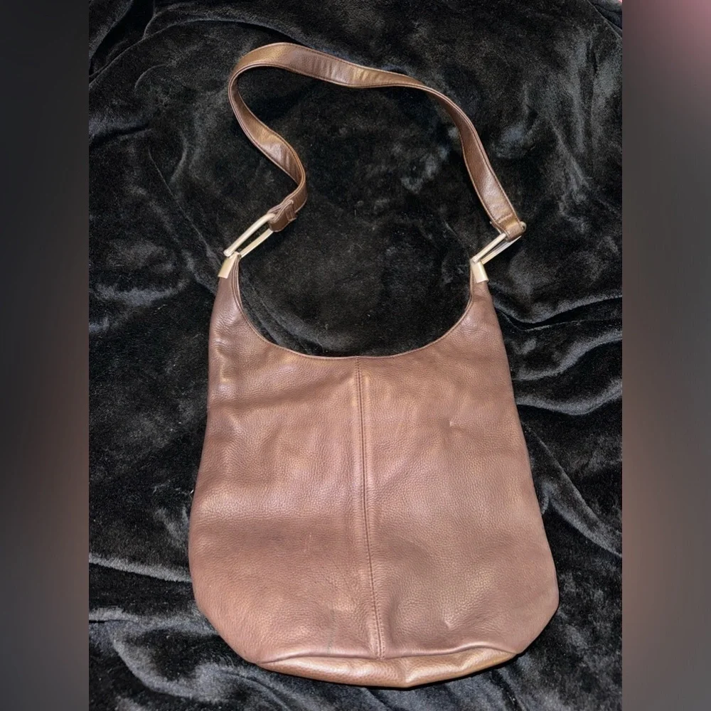 Remi 100% genuine, leather bucket bag Small